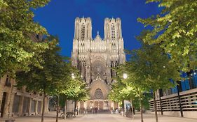 Le Coeur De Reims, La Mairie Et Le Boulingrin